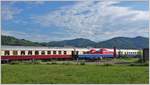 Hotelzug Carpatia bestehend aus einer Dampflok BR52, einem Speisewagen und zwei Schlafwagen aus der ehemaligen DDR. Er steht am Ausgangspunkt der Wassertalbahn im rumänischen Viseu de Sus. (11.06.2017)