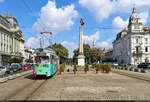 Neben dem Rathaus (Primăria) und dem Denkmal für die Helden der Revolution von 1989 (Monumentul Eroilor Revoluției din 1989) in Arad (RO) fügt sich Wagen 71 (Duewag GT 6) ein.

🧰 S.C. Compania de transport public S.A. Arad (C.T.P. Arad)
🚋 Linie 6 Piața Gai–Piața Romană
🕓 12.9.2024 | 12:54 Uhr