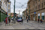 Der Fahrer von STPT 3536 musste am 25.11.2023 an der Haltestelle Piata Traian, Timișoara, Rumänien die Weiche von Hand stellen