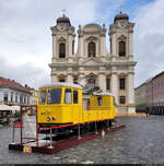 Im Spätsommer waren historische Straßenbahnfahrzeuge auf dem Piața Unirii in Timișoara (RO) ausgestellt. Vor der römisch-katholischen Kathedrale St. Georg zeigt sich Arbeits- und Lasttriebwagen Type GP mit der Wagennummer 6411 den Passanten. Er war bis 1998 bei den Wiener Linien im Einsatz.

🕓 11.9.2024 | 15:12 Uhr