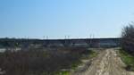 Diese Brücke steht nur wenige Kilometer östlich von Bahnhof Buzau, und etwa 130 Kilometer von Bukarest entfernt. Foto vom 09.04.2018