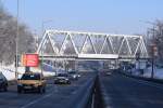 Eisenbahnbrcke ber einer der wichtigsten Straen in Bukarest.