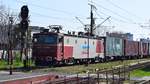 E-Lok 91-53-0-474026-8 mit Containerzug in Bahnhof Buzau am 09.04.2018