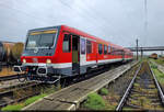 928 624-5 lässt Fahrgäste im Bahnhof Aradul Nou (RO) aus- und zusteigen.
Die Aufnahme entstand vom Fußgängerübergang zum Hausbahnsteig.

🧰 InterRegional Călători S.R.L. (IRC)
🚝 IRC 10515 (IRC54) Timișoara Nord (RO)–Oradea (RO)
🕓 11.9.2024 | 8:23 Uhr