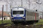 Dieser Triebwagen war einst creme rot lackiert und fuhr fr die SNCF.
General berholt und in meinen Augen schick lackiert tut er nun in Rumnien
Dienst fr Regio Trans. Hier fhrt er am 12.5.2010 aus dem Bahnhof Timisoara
Nord aus.