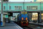 TEM18DM-466 steht mit einem Personenzug in Nowosibirsk. (8.9.2011)