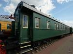 Ein Personenwagen im Eisenbahnmuseum von Moskau Anfang Mai 2016