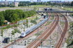 Bevor Snabbtåg 521 aus Stockholm die Öresundbrücke nach Kopenhagen befahren wird, durchfährt er den Bahnhof Malmö Hyllie.