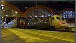 Øresundtåg X31K 4394 und X2521 der SJ treffen sich am 02.10.2021 im Bahnhof Malmö Central.