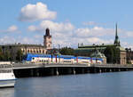 Vorortszug auf der Centralbron (Zentralbrücke) beim Bahnhof Stockholm C. Stockholm, 5.8.204