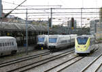 Dienststation nördlich des Bahnhofs Stockholm C.: zwei Züge am 'Service-Bahnsteig'und zwei in voller Fahrt. Stockholm, 13.9.2024