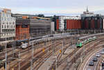 Farbige Zugparade im Gleisfeld des Bahnhofs Stockholm C. Stockholm, 13.9.2024