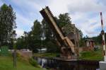 Eisenbahnhubbrcke am Dalslands-Kanal in Lngbron/Schweden bei geffnetem Zustand am 12.07.2012.