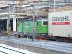 GC Rc4 1278 Green Cargo durchfhrt mit Containerzug am 15.01.2006 den Personenbahnhof Stockholm C.