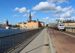 Stockholm ist für seine wunderbare Lage am Wasser bekannt. Daher müssen die Züge zahlreiche Brücken auf dem Weg zum Hauptbahnhof überqueren. Am 09.09.2018 macht sich ein Snabbtåg auf den Weg nach Malmö.