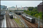 Eine Doppeleinheit Öresundståg X31K/ET (4570 und ein weiterer) taucht am 15.08.2024 langsam aus dem unterirdischen Teil des Bahnhofs Helsingborg C auf.