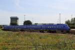 Dieser schwedische Triebwagen  Nils Holgersson  stand am 17.07.13 in Rostock berseehafen. Foto entstand ber den Zaun!!