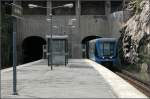 Rote Linie nach Norsborg, Station  Axelsberg  - 

Im Anschluss an die Haltestelle Axelsberg wird eine weitere Tunnelstrecke durchfahren. 

20.08.2007 (M)