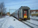 Nachtzug Gteborg - Stockholm - Lulea ist am 16.03.2006 in Umea Central eingefahren, Umea ist ein Kopfbahnhof, die Lok wurde abgekuppelt und setzt um. Von der Nordlandbahn Lulea / Narvik zweigt bei der Station Vnns an einen Gleisdreieck eine 30 km lange Stichbahn ab, die Nachtzge Stockholm - Narvik fahren nicht den Umweg ber Umea. 