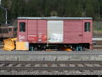 BLS - Dienstwagen X 99 85 95 92 800-8 abgestellt im Bhf.