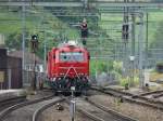 SBB - Feuerwehr auf Schienen. Nachschuss des Neuen Lsch und Rettungszug XTmas 99 85 917 7 002-4 bei der Ausfahrt aus dem Bahnhof von Liestal am 11.05.2009