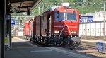 Der LRZ Bellinzona mit dem Steuer-/Mechanikwagen XTmas99 006-5  Bellinzona  an der Spitze verlsst am 31.05.10 den Heimatbahnhof mit Zielbahnhof Cadenazzo.