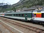 Der Messwagen, X 60 85 99-90 108-9, in der Mitte eines Testzuges in Airolo, 21.04.2012.