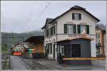 Impressionen vom Dampfverein Zürich Oberland aus Baeretswil. Restaurierte Kreuzungsstation auf halbem Weg zwischen Hinwil und Bauma. (03.05.2015)