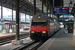 Re 460 024-3  Rheintal  am 25.10.2014 mit einem IC 2000 auf der Relation (Basel SBB - Chur HB) und wartet auf die Ausfahrt aus dem Startbahnhof.