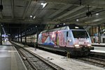 Am späten Abend des 22.11.2014 stand die Re 460 036-7  Welcome to Japan  mit einem IC2000 InterCity in Basel SBB und wartet auf die Ausfahrt.