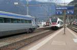 Einfahrt eines TILO der S-Bahnlinie 10 nach Locarno und Ausfahrt eines ETR 470 nach Zrich am 07.03.12 in Bellinzona