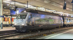 Die neue Thales-Werbelok Re 460 005 steht am 14. Mai 2016 mit einem IR von Genève Aéroport nach Luzern im Bahnhof Bern.