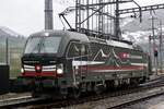 SBB CI Shadowpircer BR 193 665  Thunersee  am 12.12.23 als Lokzug bei der Ausfahrt im Bahnhof Brig.