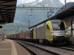 ES 64 U2 095 mit BR 189 warten in Erstfeld am 13.07.2012 auf die Weiterfahrt.