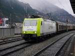 CAPTRAIN - Lok 185 550-1 mit Güterzug bei der einfahrt im Bahnhof Erstfeld am 27.02.2015