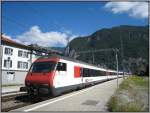 Am 23.07.2008 verlt dieser SBB-IC nach Bern mit Steuerwagen voran den Bahnhof Interlaken-West.