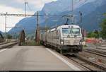KLV-Zug mit Rem 476 451-0  Graubünden  (Siemens Vectron) der railCare AG durchfährt den Bahnhof Landquart (CH) auf Gleis 2 in südlicher Richtung.
[10.7.2018 | 18:56 Uhr]