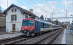 Knapp 20 Minuten nach der vorherigen Aufnahme ist der NPZ wieder auf dem Rückweg von Neuchâtel nach Frasne, um dort den Anschluss an den TGV Lausanne - Paris herzustellen, und durchfährt wiederum die Haltestelle Neuchâtel Serrières.