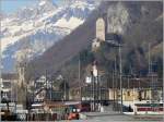 Man bersieht ihn fast, den IC mit Steuerwagen am Schluss, vor der prchtigen Kulisse von Schloss Sargans und den Churfirsten.