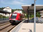 Nahverkehrszug R 26740 von Schaffhausen (Schweiz)nach Erzingen (Baden/Deutschland) auf dem Bahnhof Neuhausen Bad Bf am Sonntag, 21.08.2011.