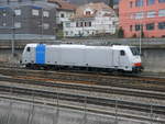 RailPool - Lok  186 447-9 abgestellt im Bahnhofsareal in Spiez am 25.02.2018