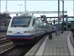 Obwohl der Cisalpino nicht sonderlich beliebt ist, stt dieser Zug am 29.07.08 im Bahnhof von Spiez auf groes Interesse. (Jeanny) 