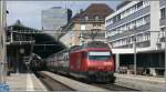 Auf Gleis 1 im St.Galler Hauptbahnhof steht IC732 nach Genve Aroport mit Re 460 110-0 und auf Gleis 2 ist der RheintalExpress aus Chur eingefahren. (09.07.2009)