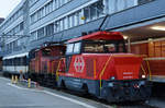 SBB: Nebst der Ee 922 020-3 steht in St.