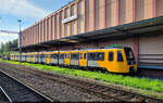 Ein neuer Triebzug für die Tyne and Wear Metro in Newcastle (UK): 555007 (L-4491 | Class 555) vom Hersteller Stadler Rheintal AG wartet längere Zeit auf seine Überführung im