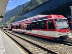 Hinten kommt der ABDeh 4/8 2027 der an den ABt 2132 ankuppelt, nacher werden sie gemeinsam als Regio nach Zermatt fahren, am 15.7.17 in Visp.