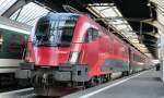 RJ 160 mit Schublok 1116 210 von Wien-Westbahnhof ist am Nachmittag des 12.01.2012 am Zielbahnhof Zrich HB angekommen.