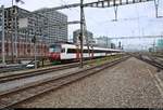 RBDe 4/4 (ABt NPZ DO 50 85 39-43 855-8 CH-SBB) SBB ist im Gleisvorfeld von Zürich HB (CH) abgestellt.