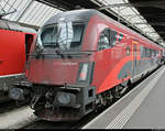 Blick auf einen ÖBB-Railjet-Steuerwagen als RJ 169 nach Wien Hbf (A), der in seinem Startbahnhof Zürich HB (CH) auf Gleis 8 steht.