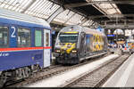 Am 22.05.2022 ist SBB Re 460 072 ist vor wenigen Augenblicke mit dem Nachtzug angekommen und konnte hier in der Halle des Zürich HB aufgenommen werden